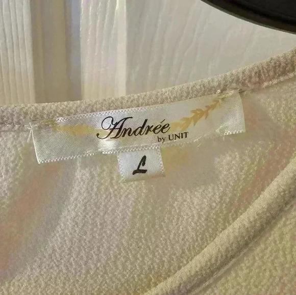 Andree by Unit Boho Style floral Embroidered Top Size L - Picture 2 of 4